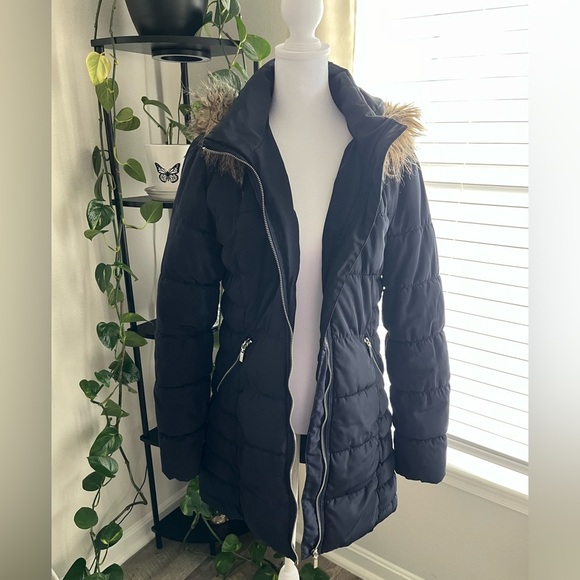 H&M Women's Navy Puffer Jacket with Faux Fur Trim - Picture 3 of 9